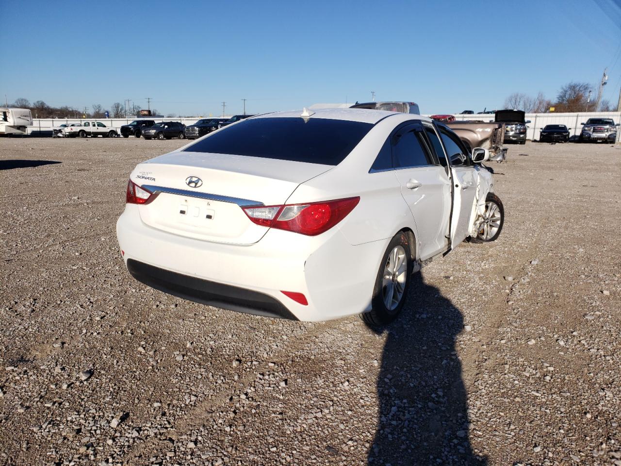 Photo 4 from auction – 2014 HYUNDAI SONATA GLS with VIN 5NPEB4AC6EH833036