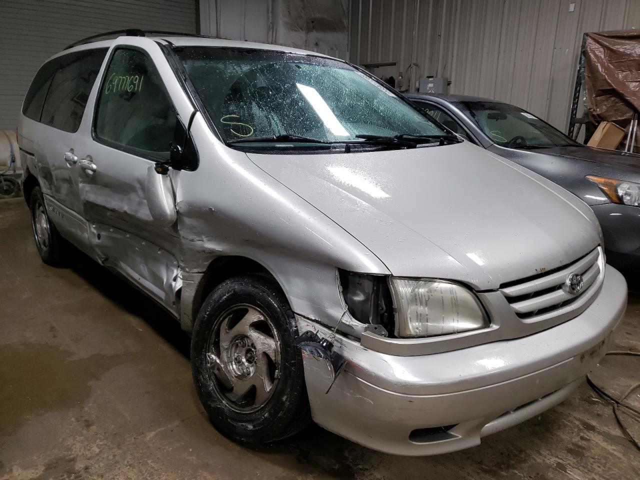 TOYOTA SIENNA LE 2003 with VIN 4T3ZF13C13U530284 - Photo from auction