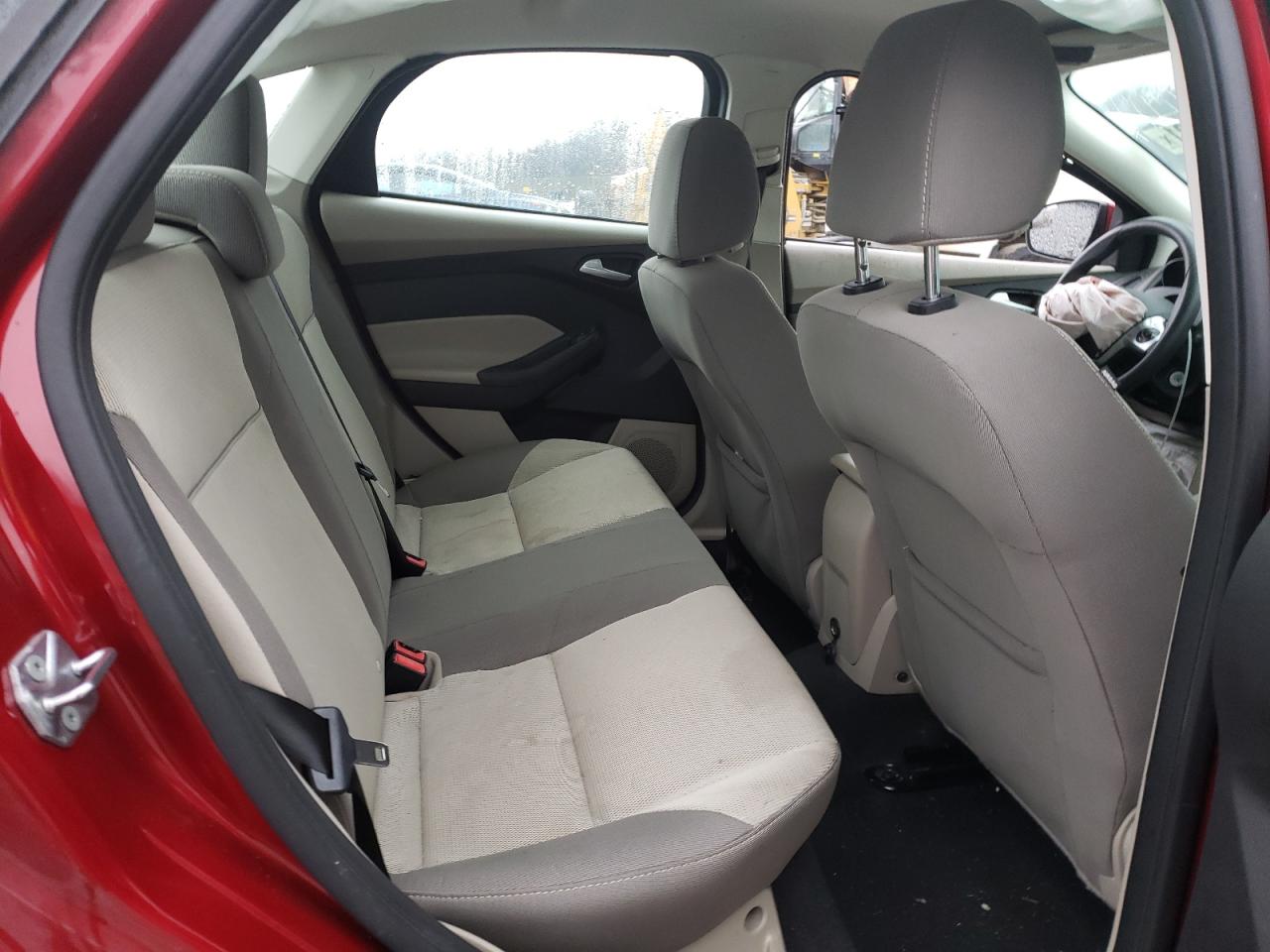 Photo 6 from auction – 2014 FORD FOCUS SE with VIN 1FADP3F21EL448332