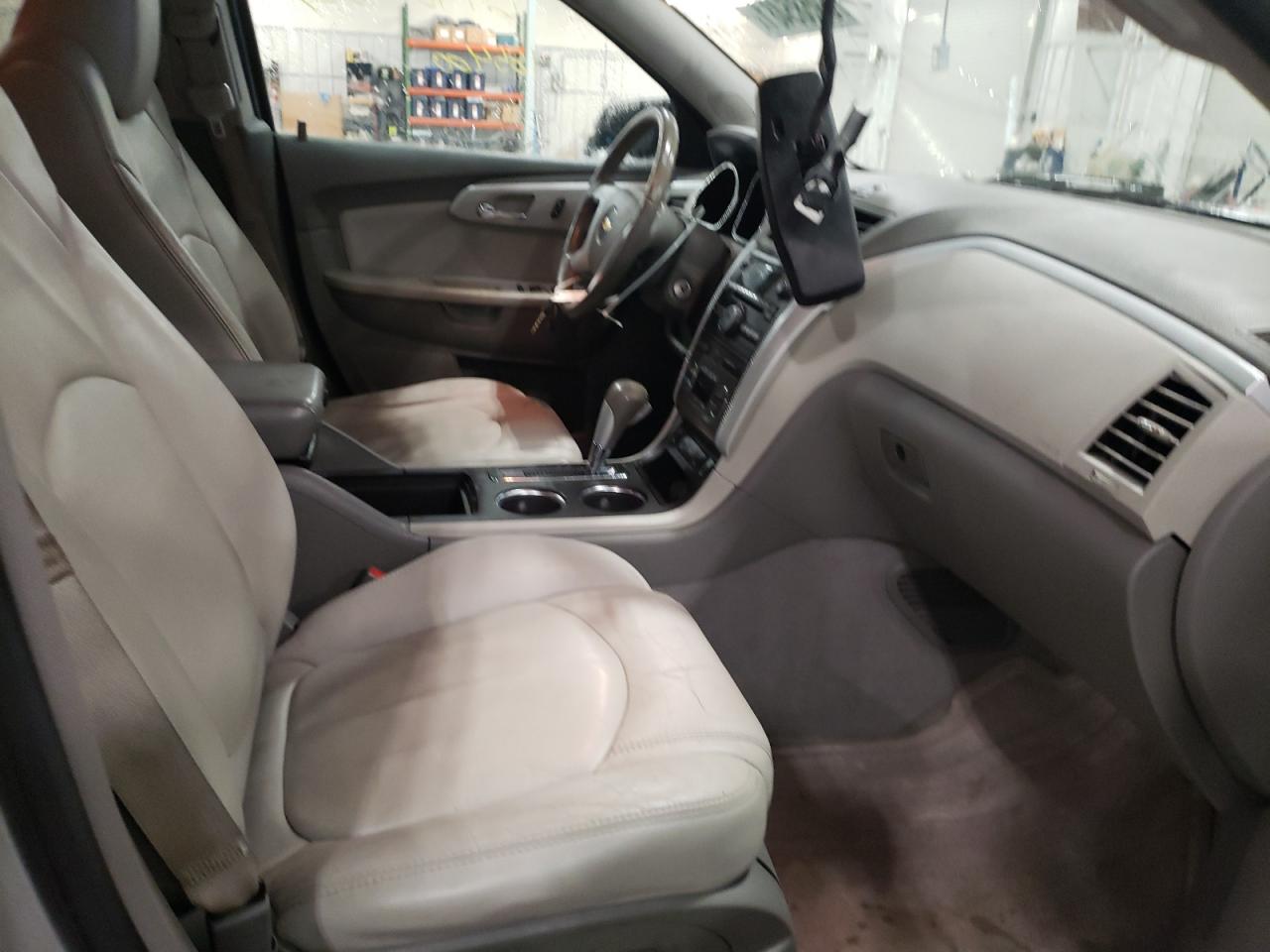 Photo 5 from auction – 2011 CHEVROLET TRAVERSE L with VIN 1GNKVJED9BJ368855