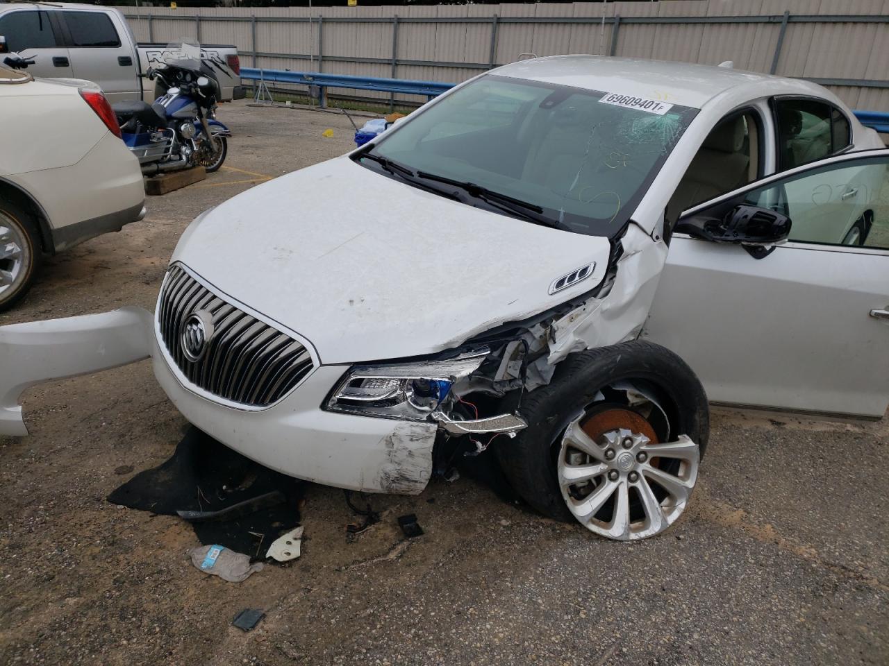 Photo 9 from auction – 2016 BUICK LACROSSE with VIN 1G4GB5G36GF102735