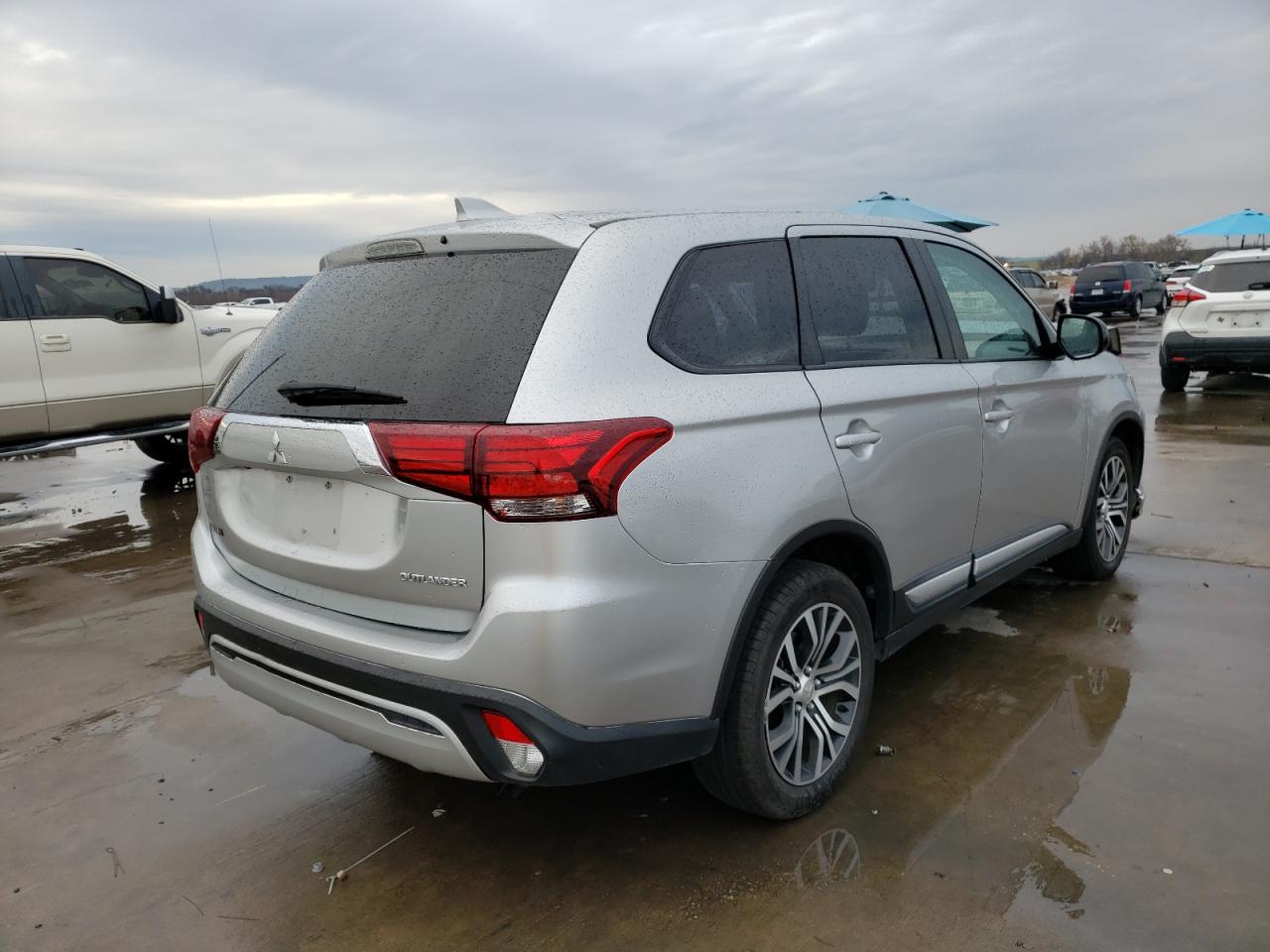 Photo 4 from auction – 2018 MITSUBISHI OUTLANDER with VIN JA4AD2A34JZ063459