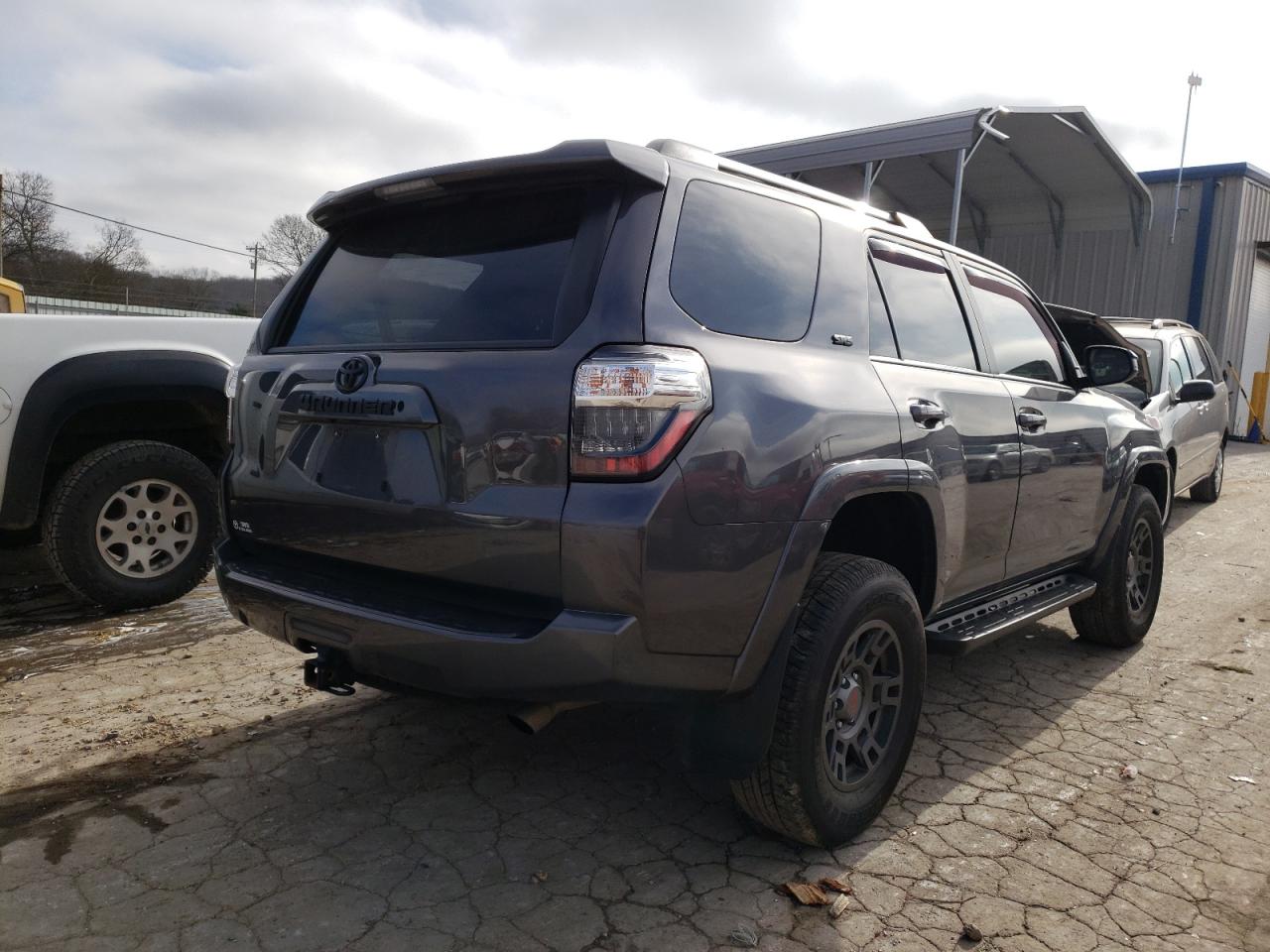 Photo 4 from auction – 2019 TOYOTA 4RUNNER SR with VIN JTEBU5JR2K5688673