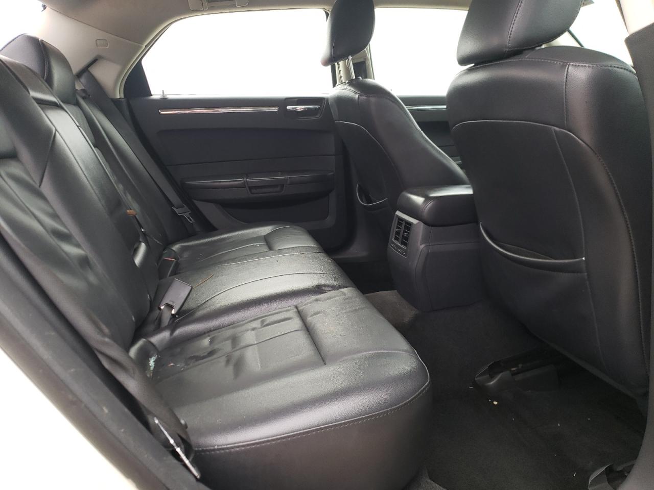 Photo 6 from auction – 2010 CHRYSLER 300 TOURIN with VIN 2C3CA5CVXAH326615