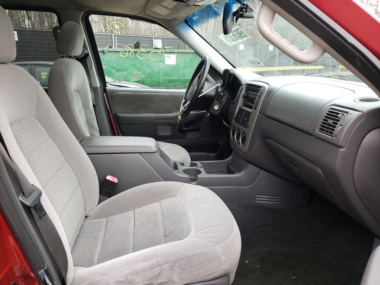 Photo 5 from auction – 2005 FORD EXPLORER X with VIN 1FMZU73E65UB59208
