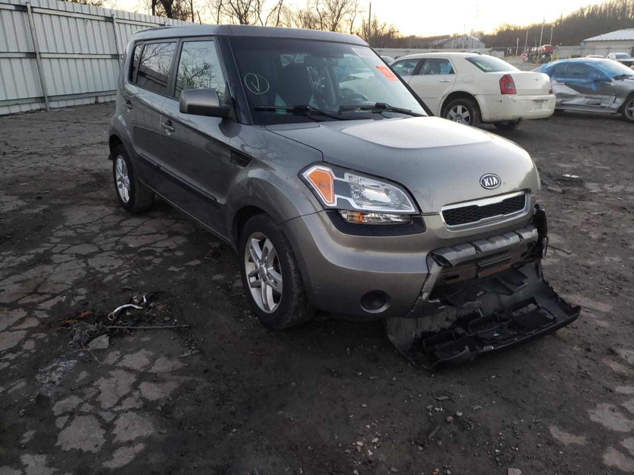 KIA SOUL + 2011 with VIN KNDJT2A27B7308638 - Photo from auction