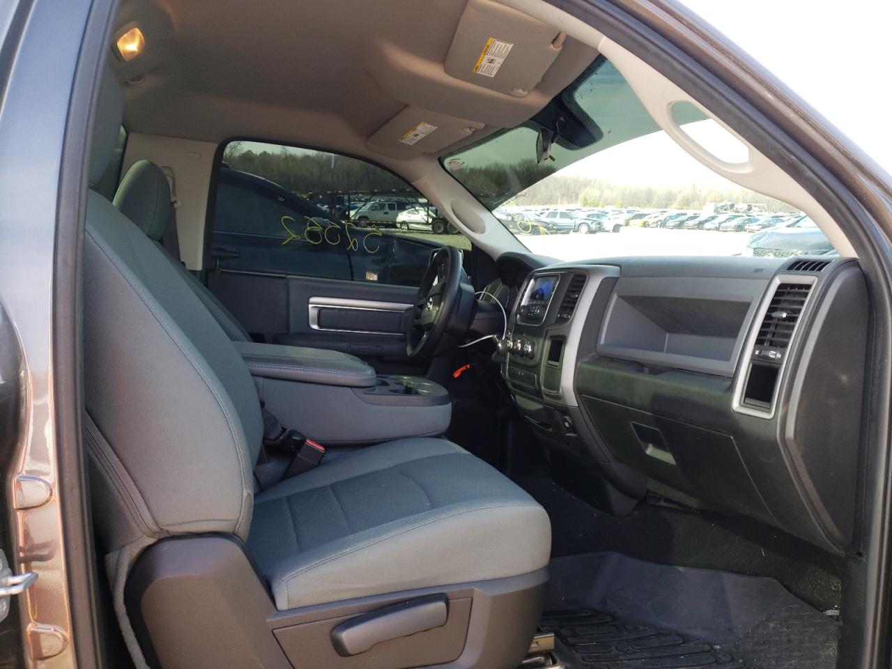 Photo 5 from auction – 2015 RAM 1500 ST with VIN 3C6JR6AT0FG616055