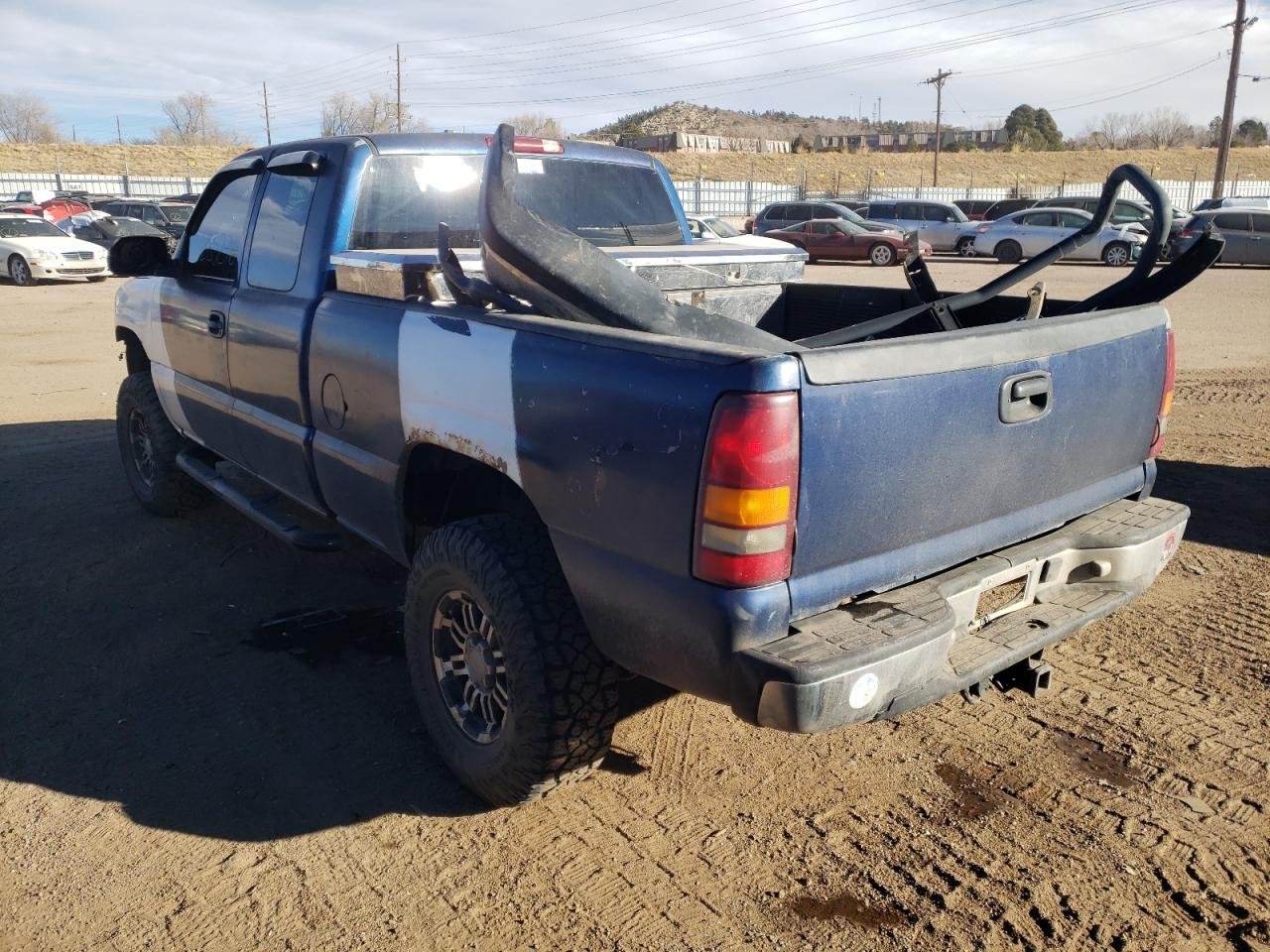 Photo 3 from auction – 2000 CHEVROLET SILVERADO with VIN 1GCEK19T8YE148852