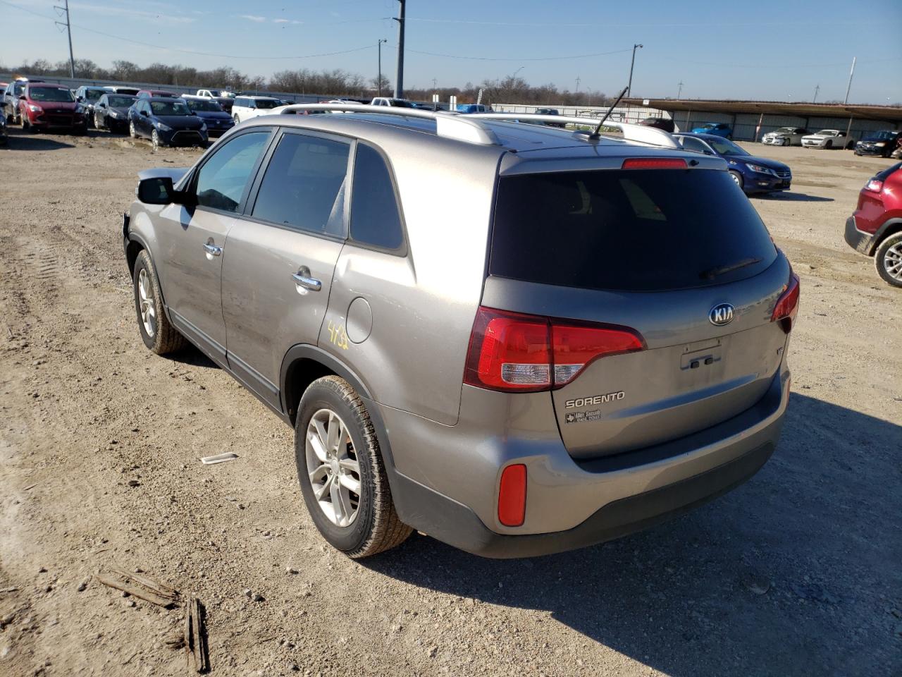 Photo 3 from auction – 2015 KIA SORENTO LX with VIN 5XYKT4A77FG619085