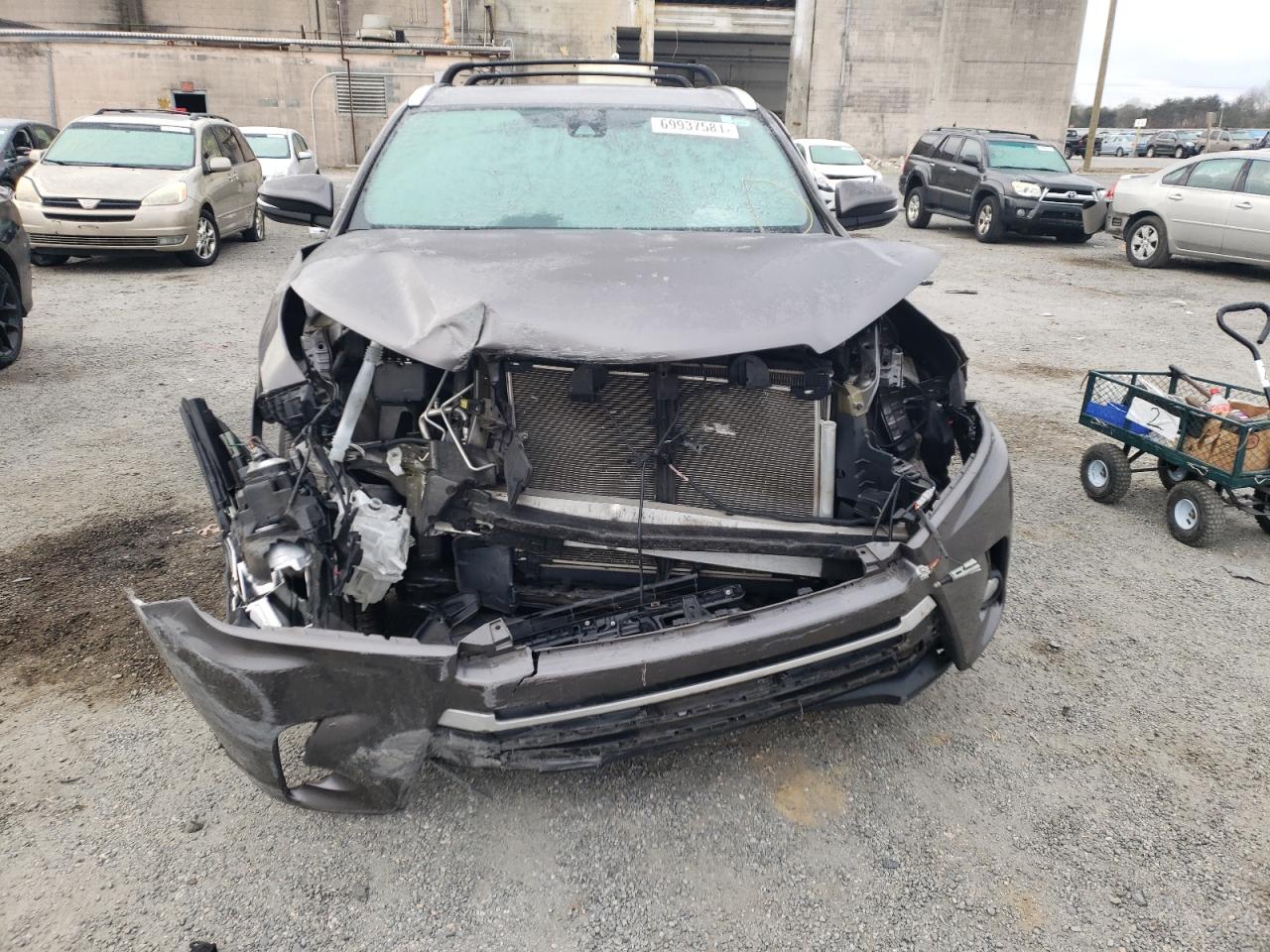 Photo 9 from auction – 2019 TOYOTA HIGHLANDER with VIN 5TDJZRFH5KS563959