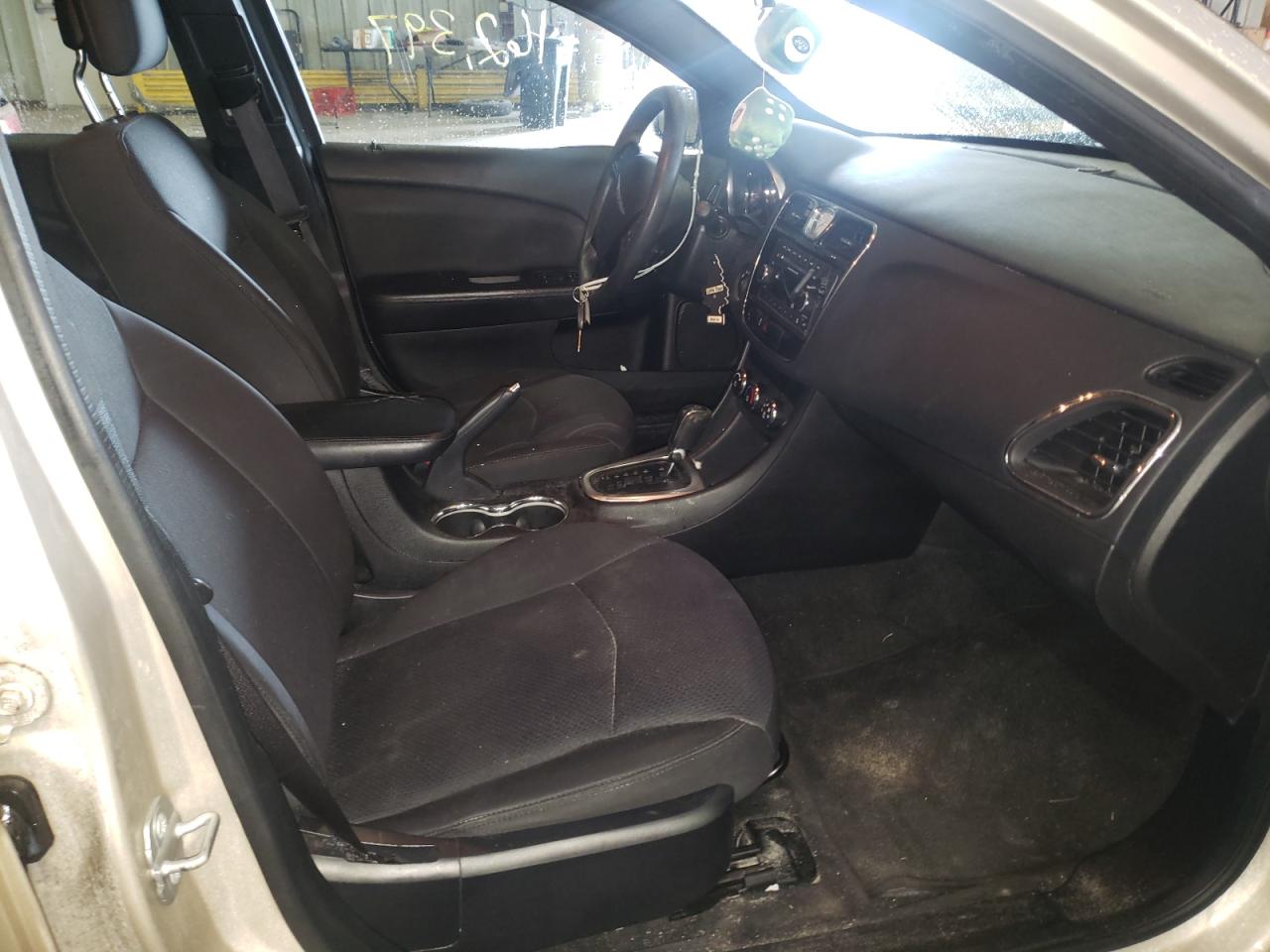 Photo 5 from auction – 2014 CHRYSLER 200 LX with VIN 1C3CCBAB0EN231513