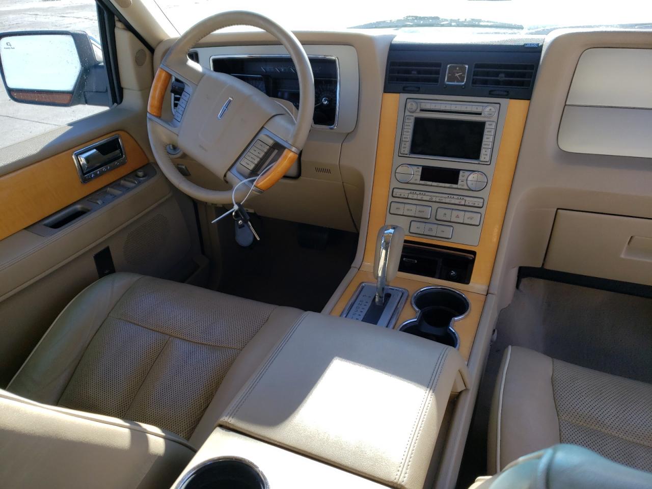 Photo 9 from auction – 2008 LINCOLN NAVIGATOR with VIN 5LMFL28508LJ10756