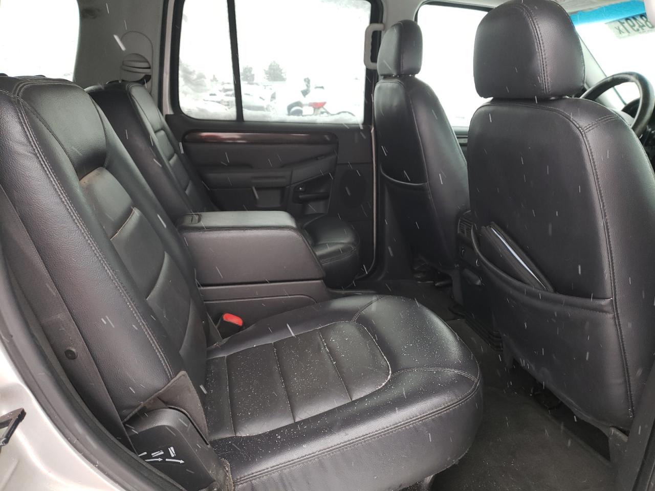 Photo 6 from auction – 2004 FORD EXPLORER with VIN 1FMZU75W74UA53550