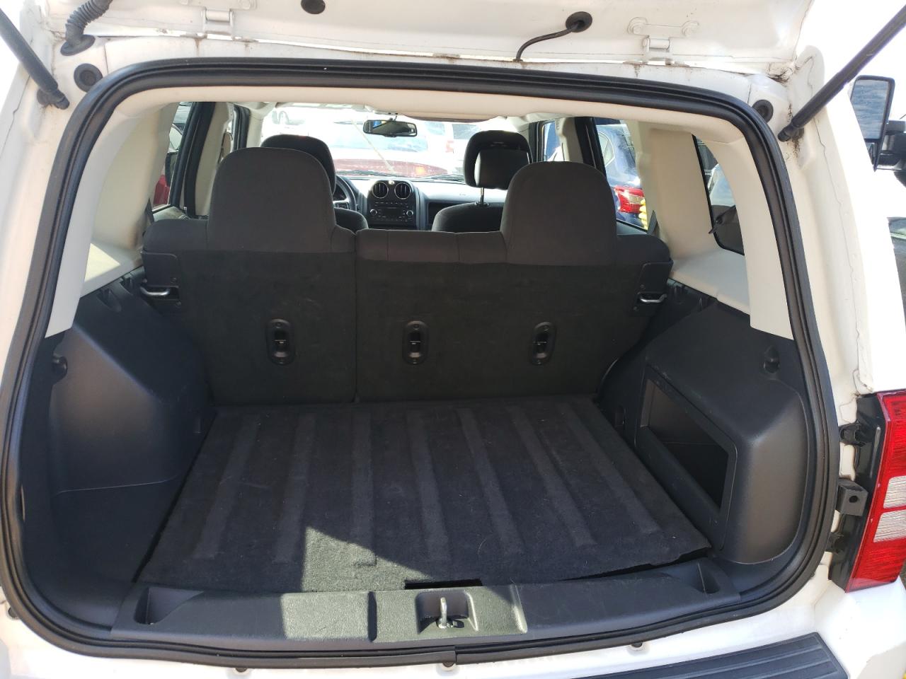 Photo 9 from auction – 2015 JEEP PATRIOT SP with VIN 1C4NJPBB6FD110918