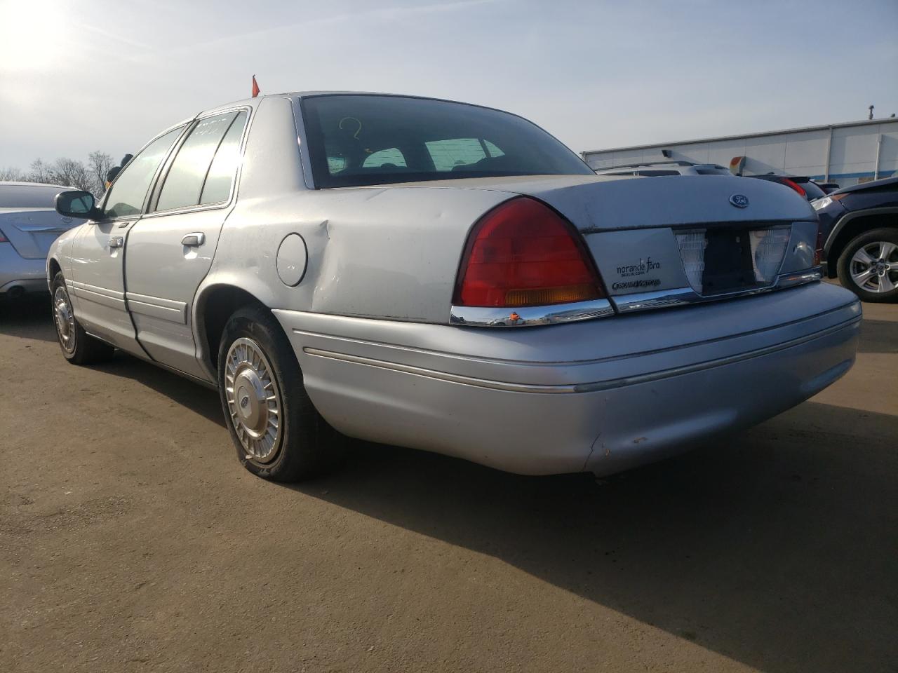 Photo 3 from auction – 2001 FORD CROWN VICT with VIN 2FAFP73W21X191248