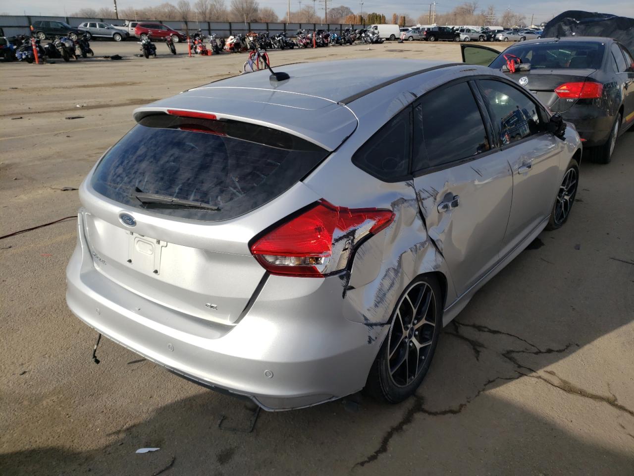 Photo 4 from auction – 2015 FORD FOCUS SE with VIN 1FADP3K20FL261901