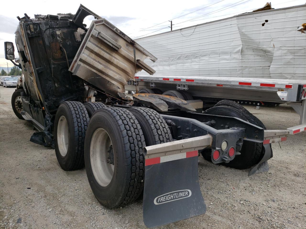 Photo 3 from auction – 2015 FREIGHTLINER CASCADIA 1 with VIN 3AKJGLBG2FSGG6162