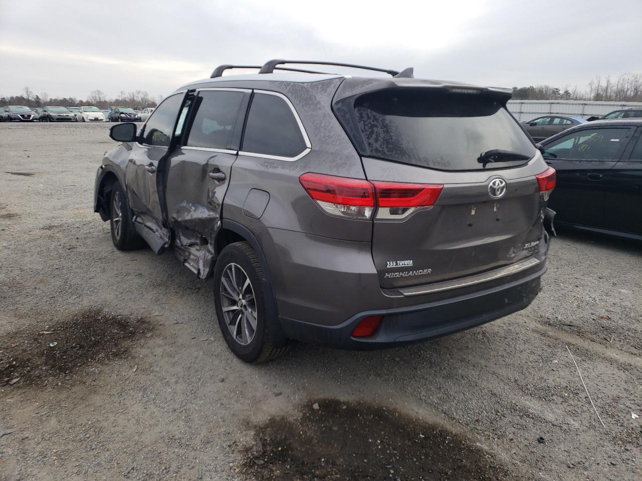 Photo 3 from auction – 2019 TOYOTA HIGHLANDER with VIN 5TDJZRFH5KS563959