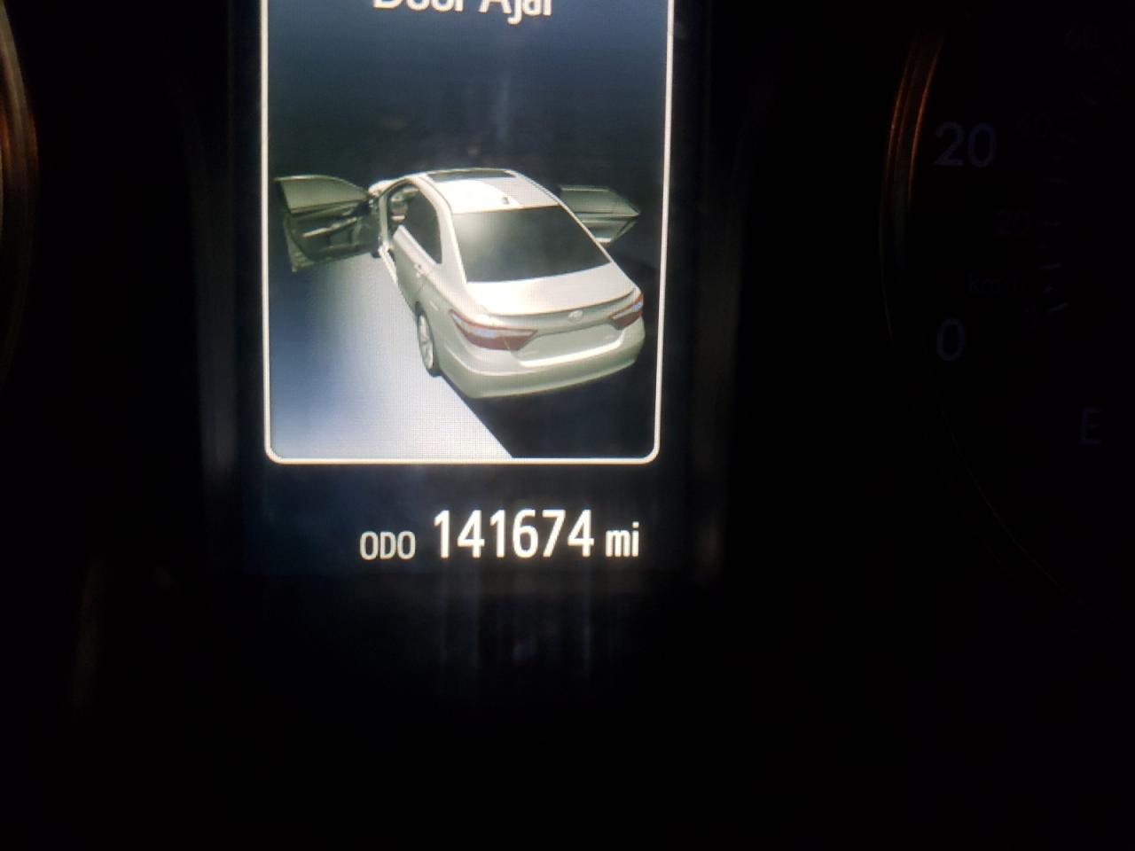 Photo 8 from auction – 2017 TOYOTA CAMRY LE with VIN 4T1BF1FK7HU706615