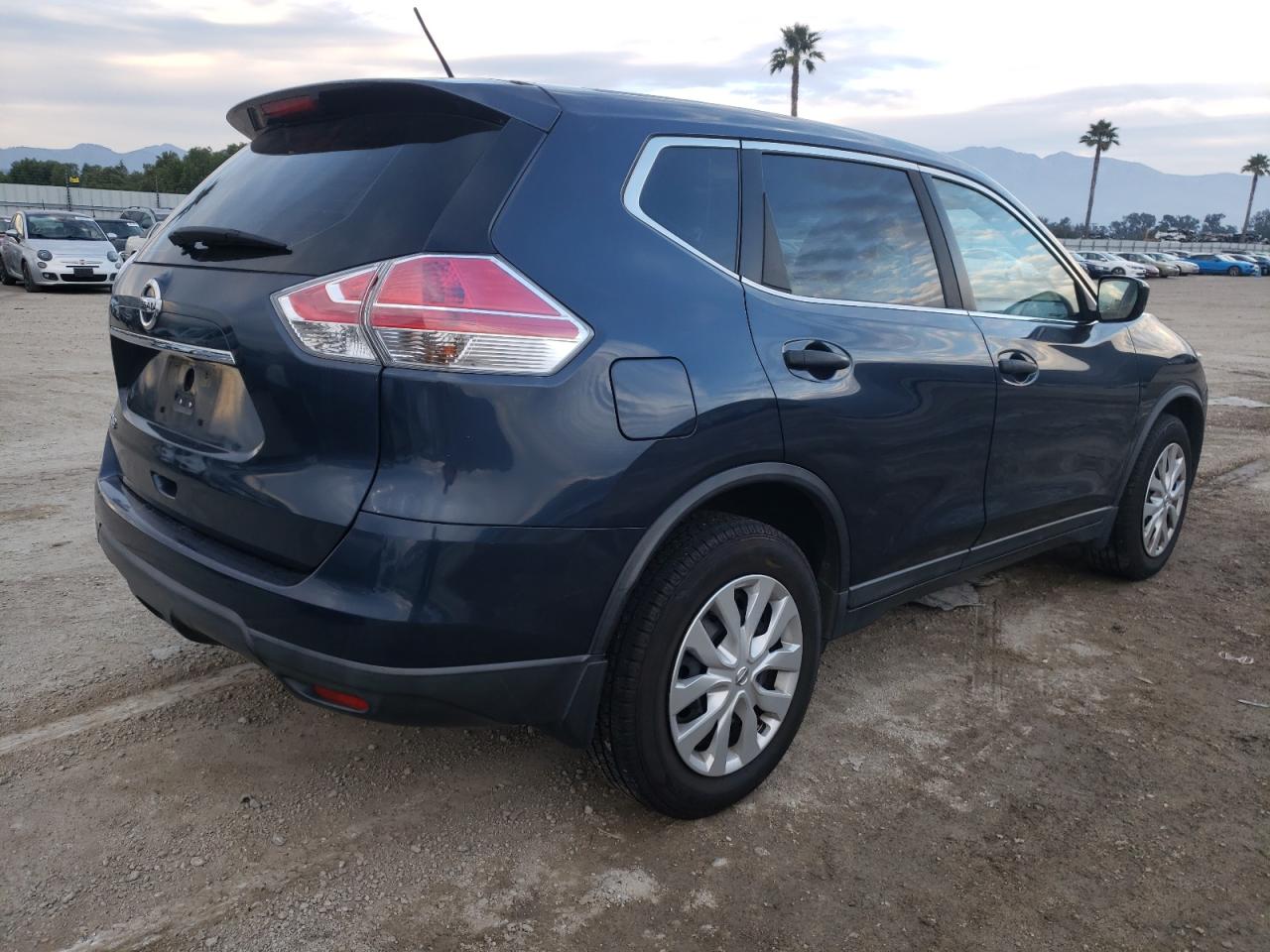 Photo 4 from auction – 2016 NISSAN ROGUE S with VIN KNMAT2MTXGP617788
