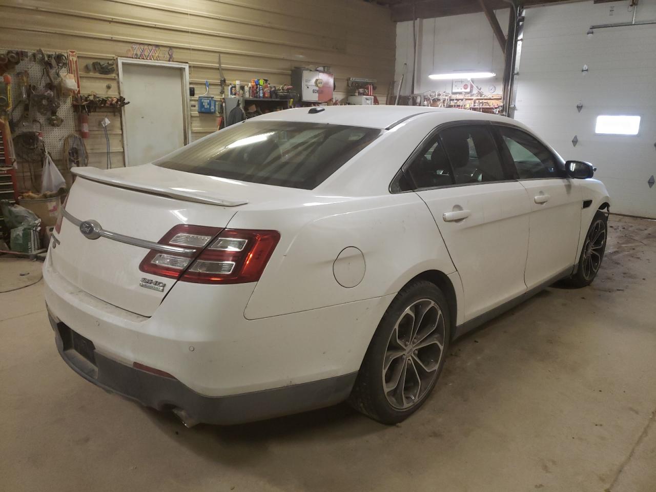 Photo 4 from auction – 2014 FORD TAURUS SHO with VIN 1FAHP2KT5EG110368