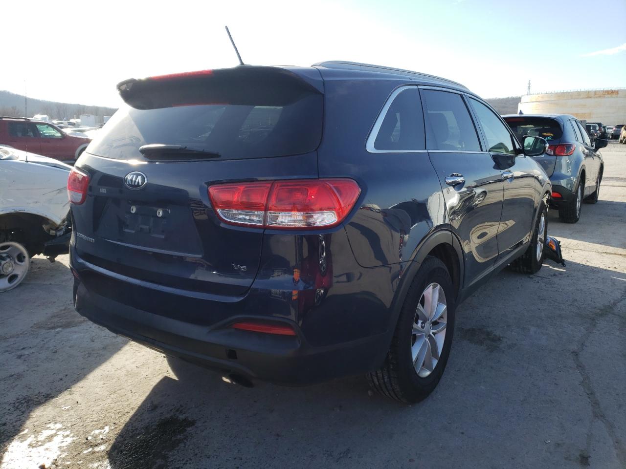 Photo 4 from auction – 2016 KIA SORENTO LX with VIN 5XYPGDA51GG178306