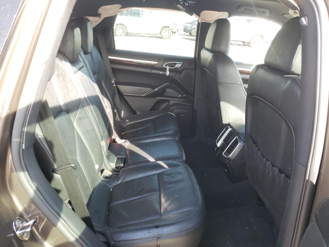 Photo 6 from auction – 2011 PORSCHE CAYENNE S with VIN WP1AE2A26BLA91924