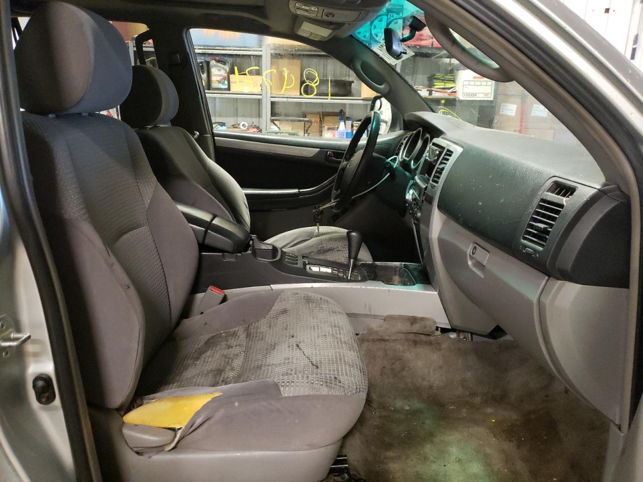 Photo 5 from auction – 2003 TOYOTA 4RUNNER SR with VIN JTEBU14R130020284