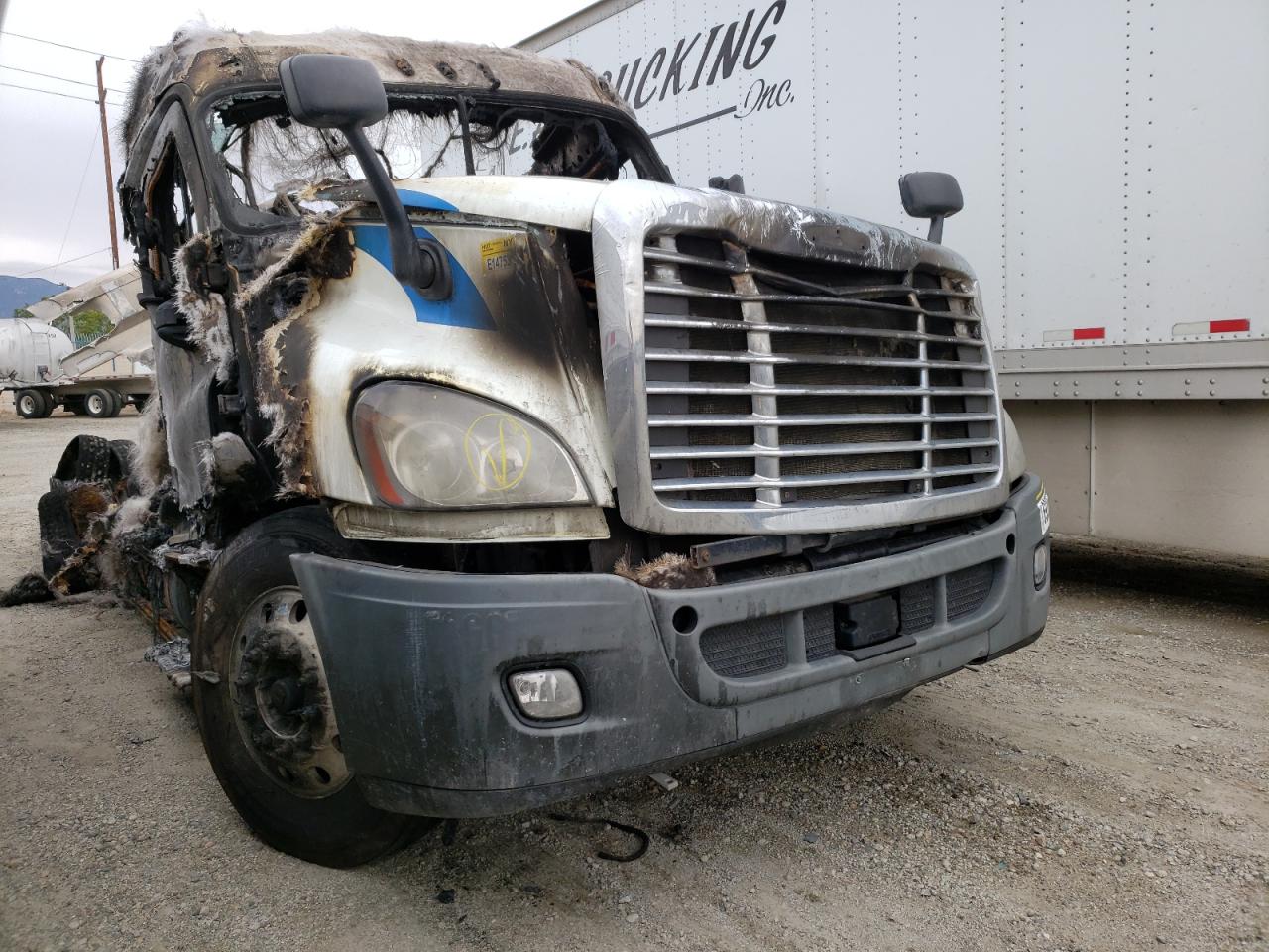 FREIGHTLINER CASCADIA 1 2015 with VIN 3AKJGLBG2FSGG6162 - Photo from auction