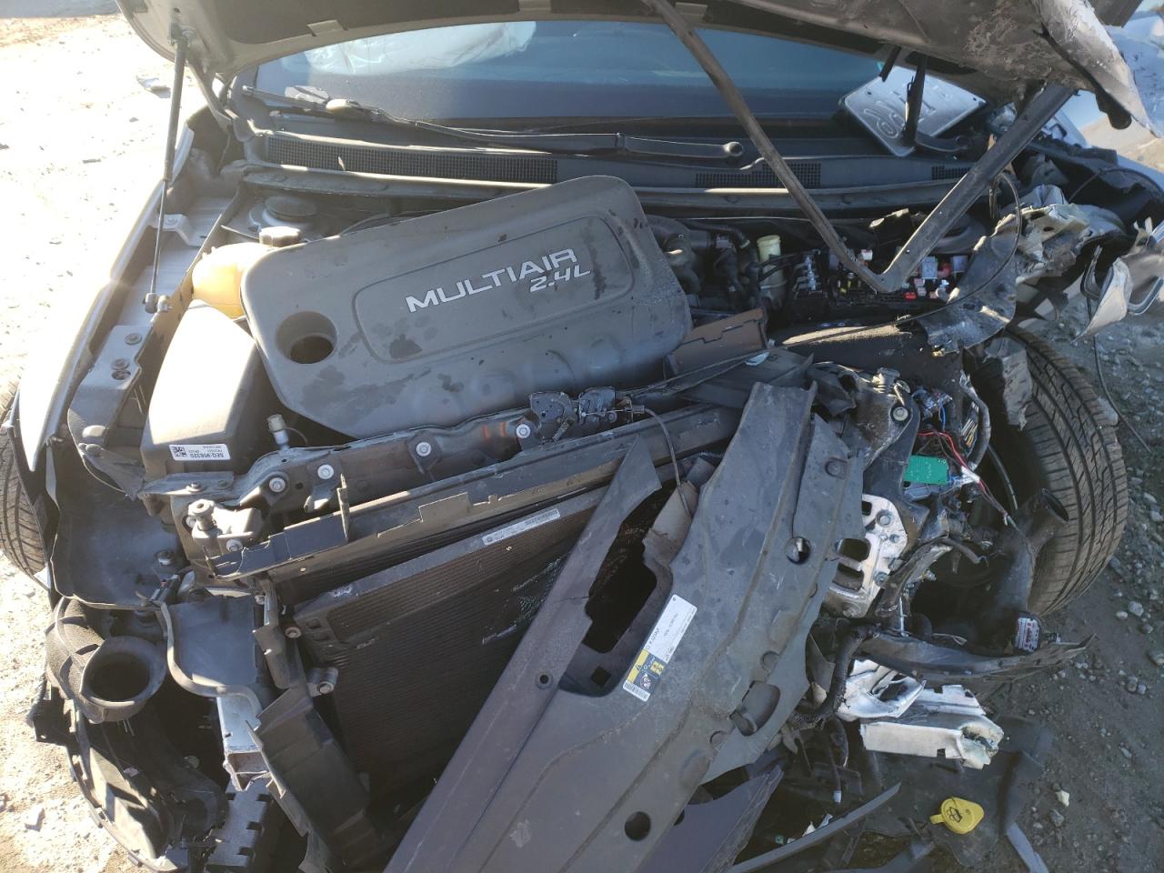 Photo 7 from auction – 2015 CHRYSLER 200 LIMITE with VIN 1C3CCCABXFN724591