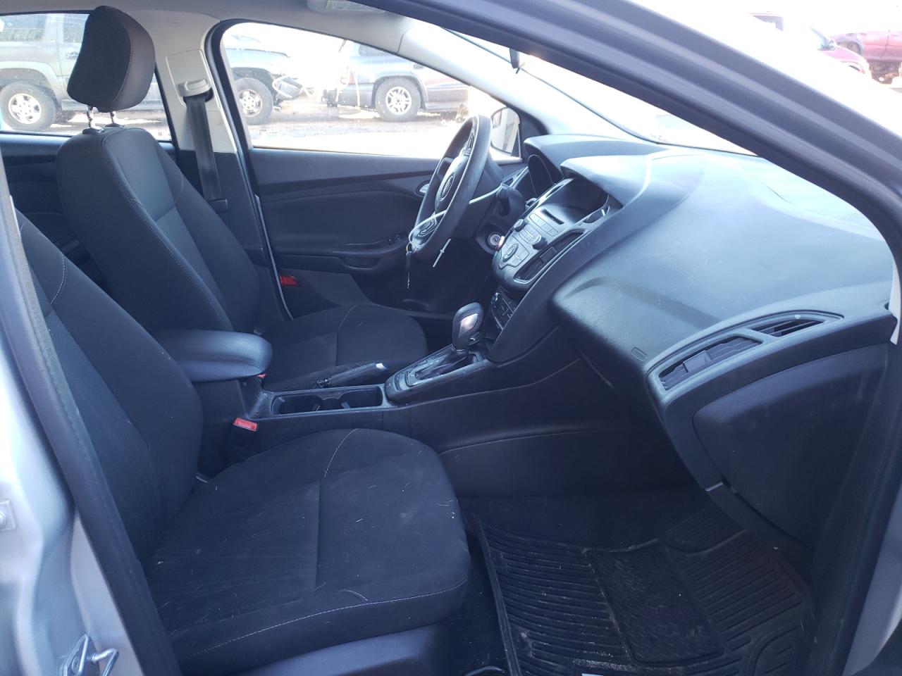 Photo 5 from auction – 2017 FORD FOCUS SE with VIN 1FADP3F27HL271760