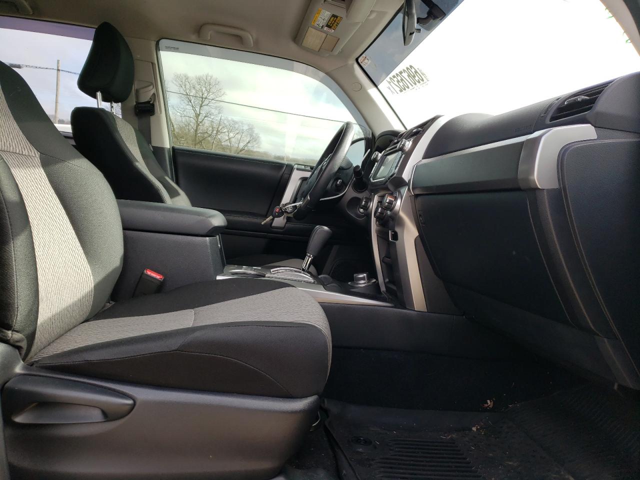 Photo 5 from auction – 2019 TOYOTA 4RUNNER SR with VIN JTEBU5JR2K5688673