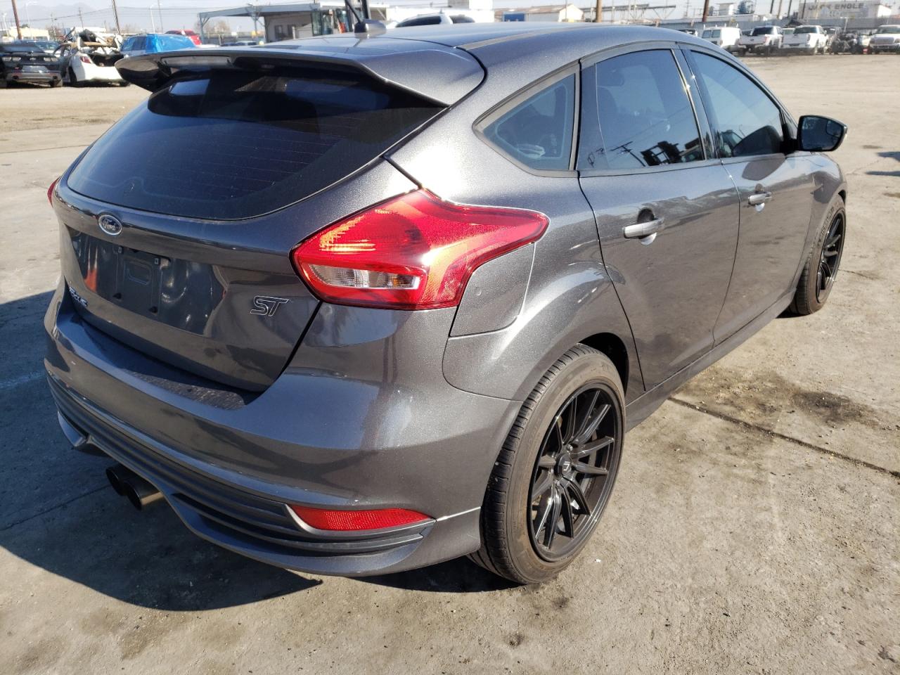 Photo 4 from auction – 2017 FORD FOCUS ST with VIN 1FADP3L92HL295854