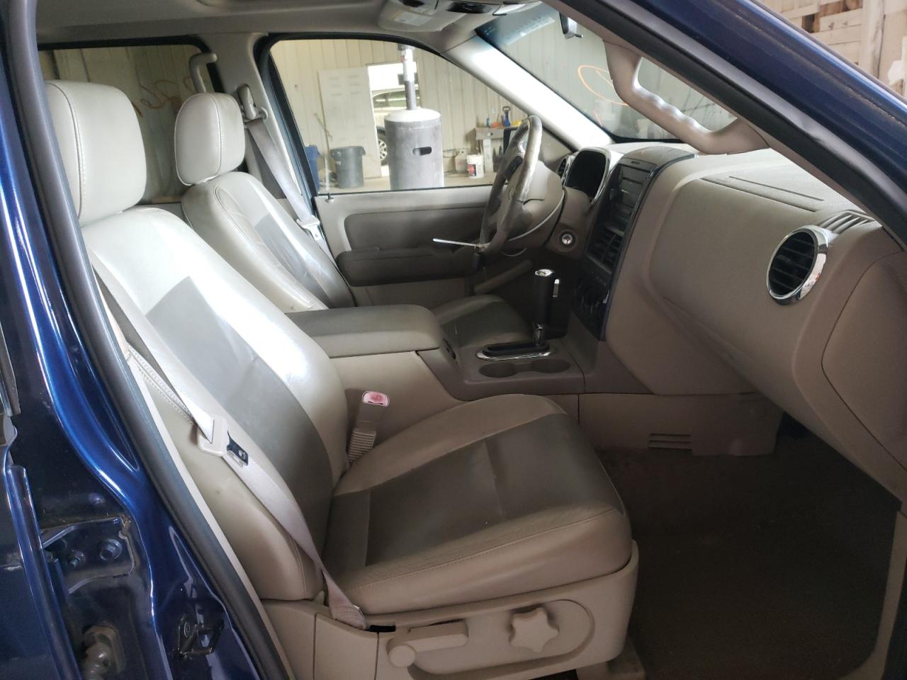 Photo 5 from auction – 2007 FORD EXPLORER X with VIN 1FMEU73E47UB08520