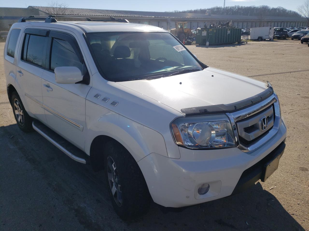 HONDA PILOT TOUR 2011 with VIN 5FNYF4H9XBB027111 - Photo from auction