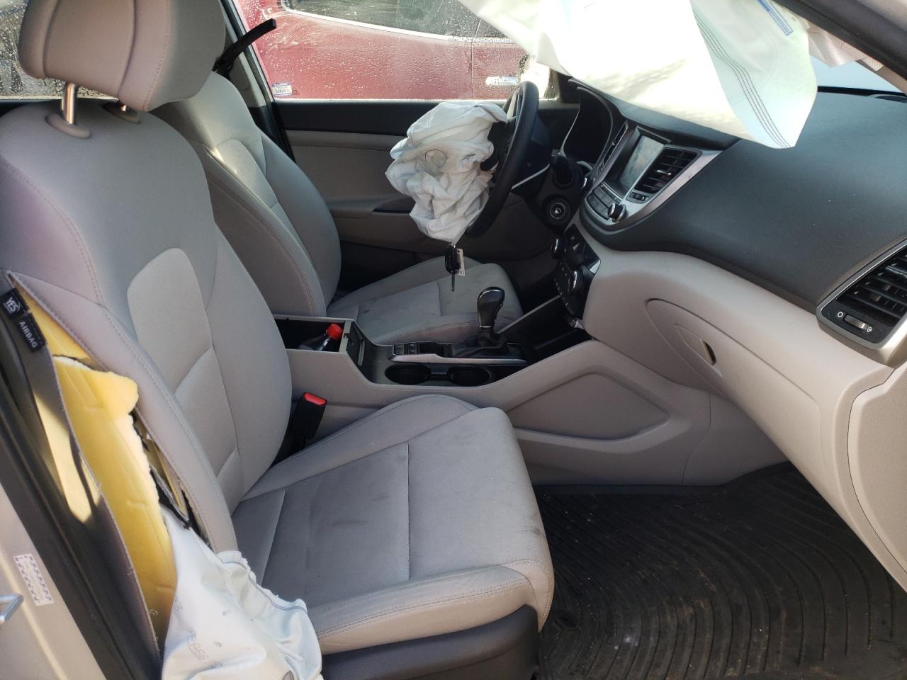 Photo 5 from auction – 2018 HYUNDAI TUCSON SEL with VIN KM8J3CA45JU754094
