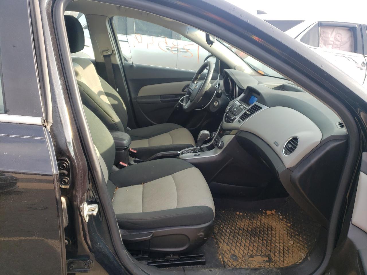 Photo 5 from auction – 2012 CHEVROLET CRUZE LS with VIN 1G1PC5SH4C7145911