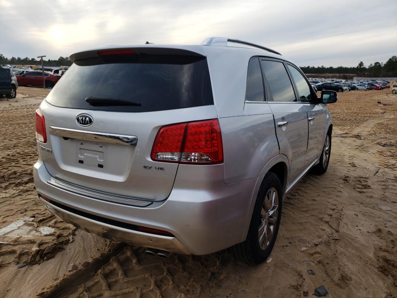 Photo 4 from auction – 2012 KIA SORENTO SX with VIN 5XYKWDA22CG196911