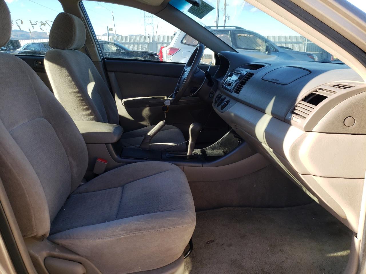 Photo 5 from auction – 2002 TOYOTA CAMRY LE with VIN 4T1BF32K02U002751