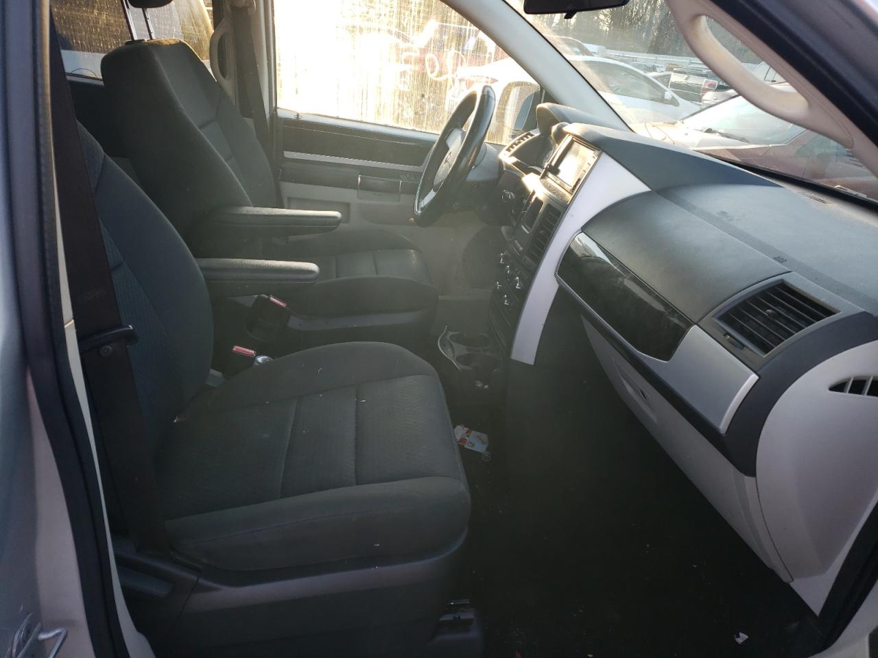 Photo 5 from auction – 2010 DODGE GRAND CARA with VIN 2D4RN6DX2AR360819
