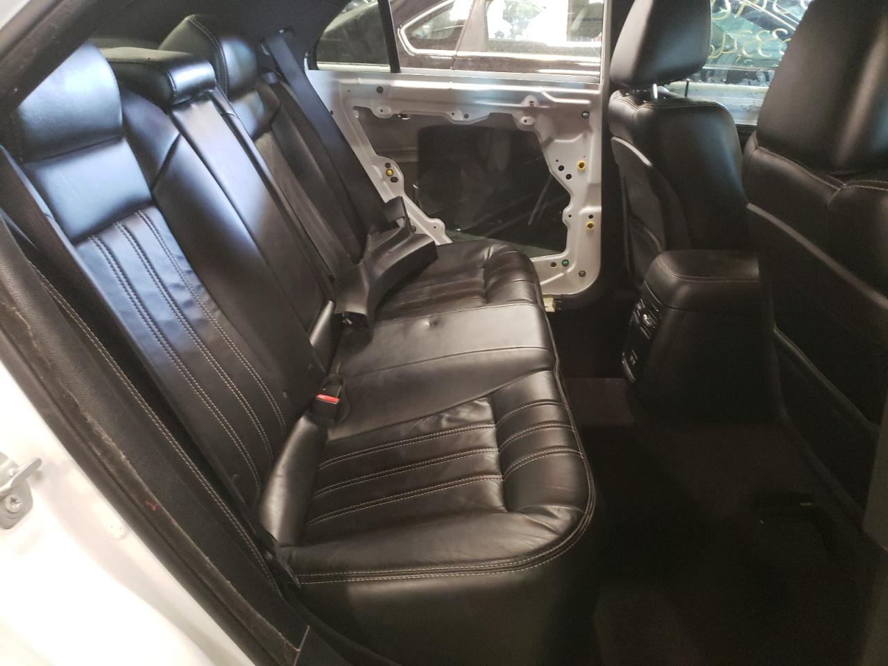 Photo 6 from auction – 2017 CHRYSLER 300 S with VIN 2C3CCAGG2HH597337