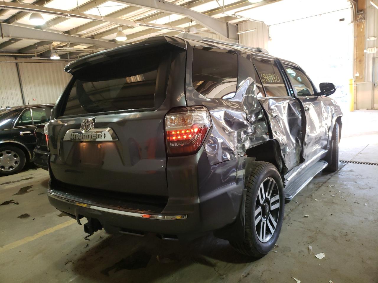 Photo 4 from auction – 2018 TOYOTA 4RUNNER with VIN JTEBU5JR5J5539785