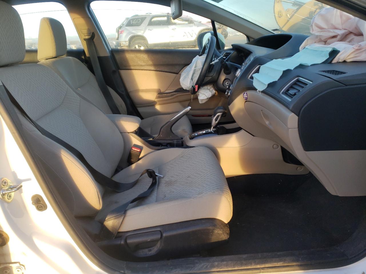 Photo 5 from auction – 2014 HONDA CIVIC LX with VIN 19XFB2F57EE005035