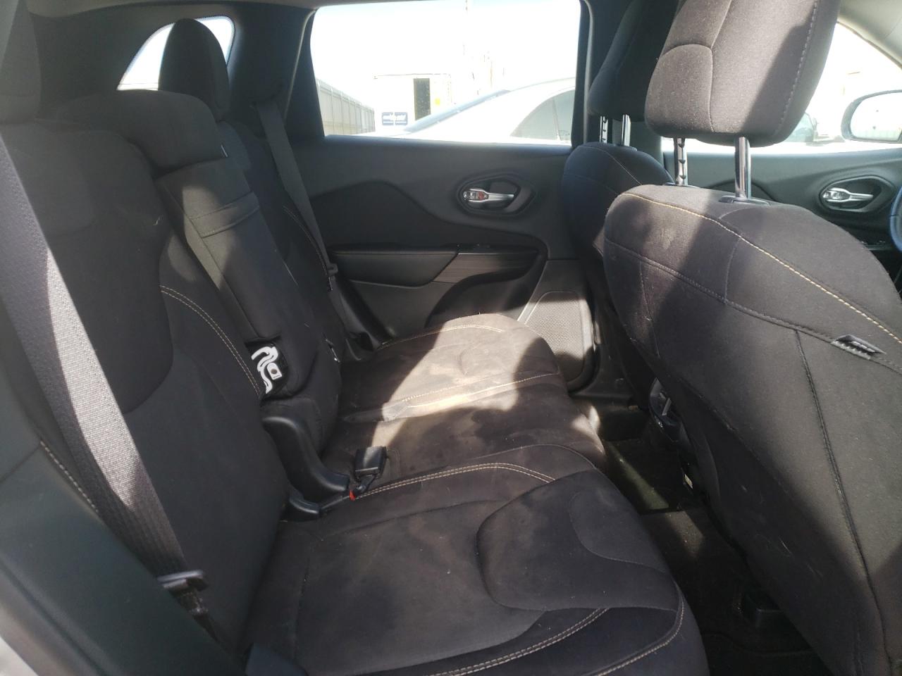 Photo 6 from auction – 2017 JEEP CHEROKEE L with VIN 1C4PJLCB1HW534384