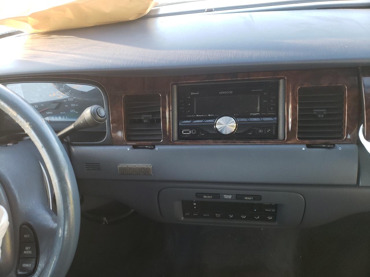 Photo 9 from auction – 1998 LINCOLN TOWN CAR E with VIN 1LNFM81W7WY662454
