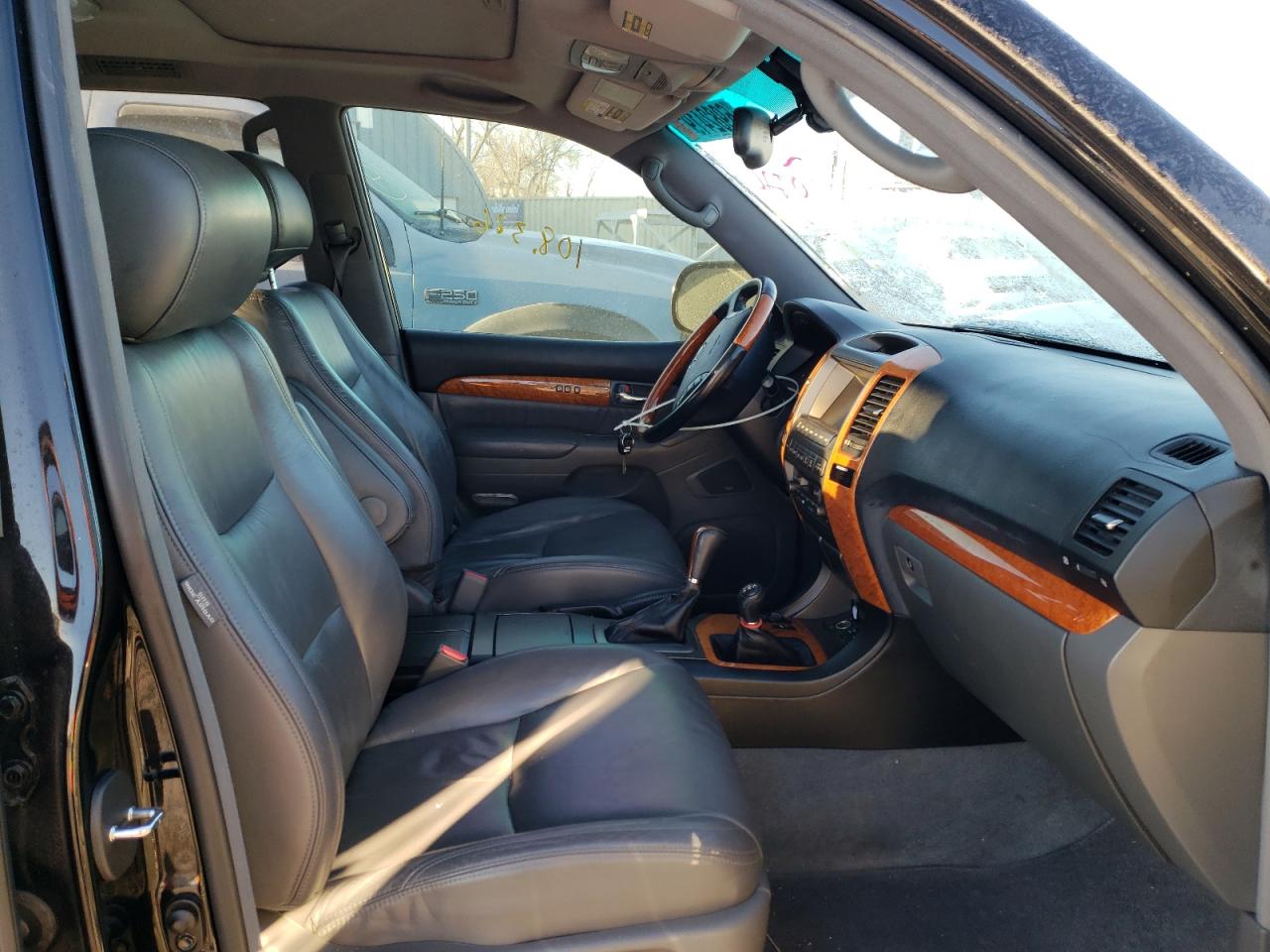 Photo 5 from auction – 2006 LEXUS GX 470 with VIN JTJBT20X460100116