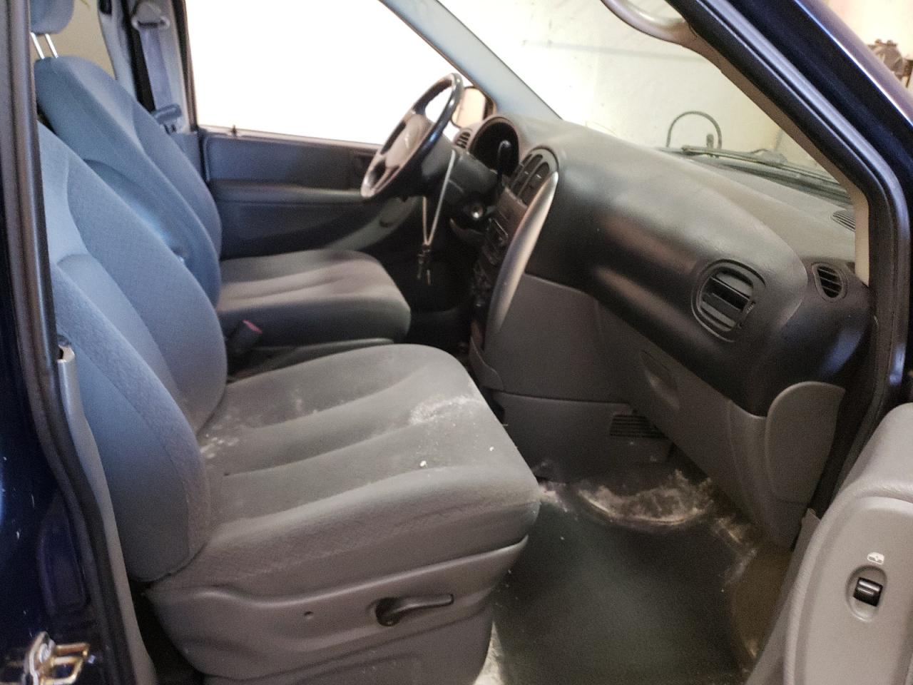 Photo 5 from auction – 2006 CHRYSLER TOWN & COU with VIN 2A4GP54L26R804613