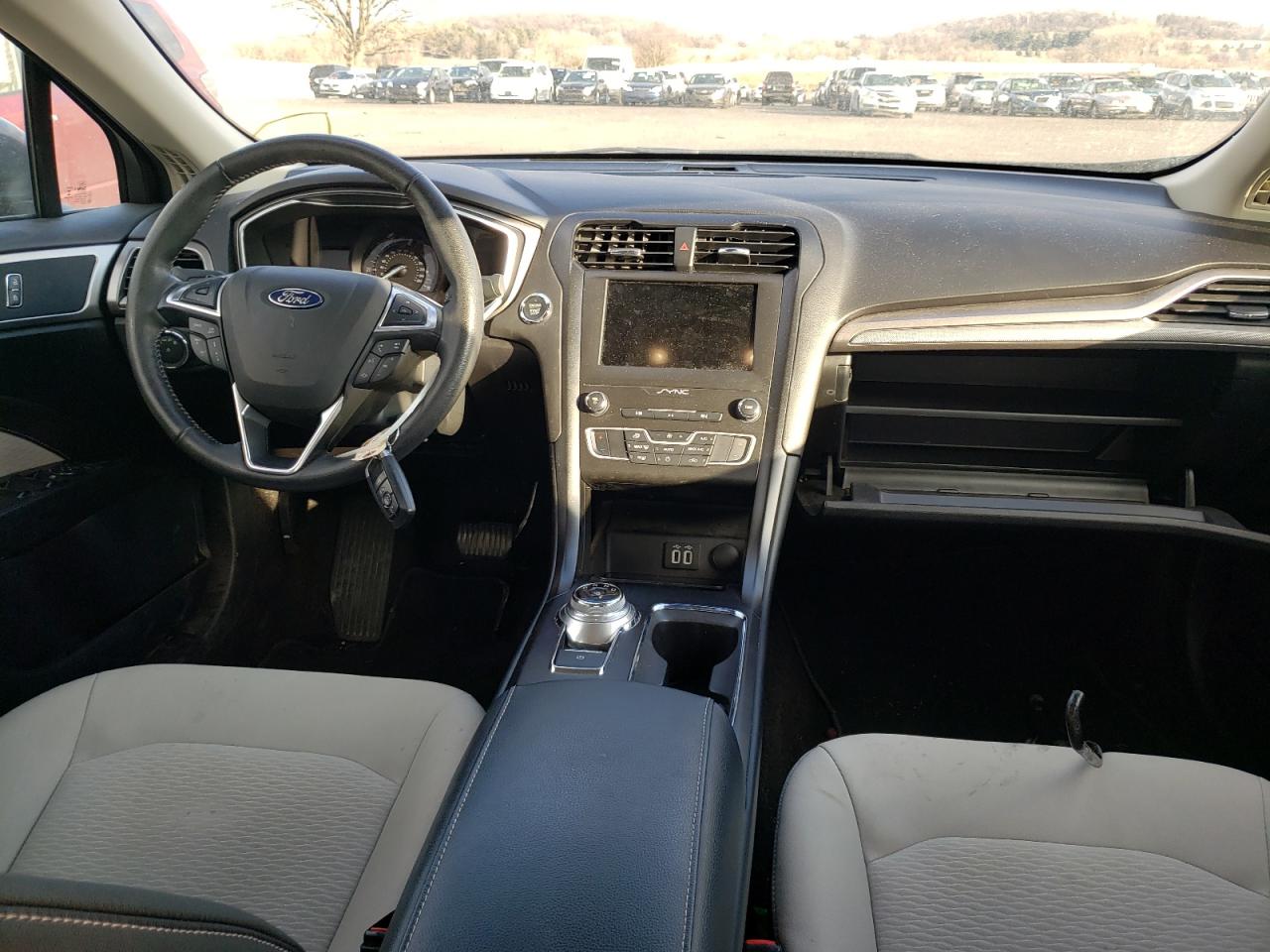 Photo 9 from auction – 2019 FORD FUSION SE with VIN 3FA6P0HD8KR129285