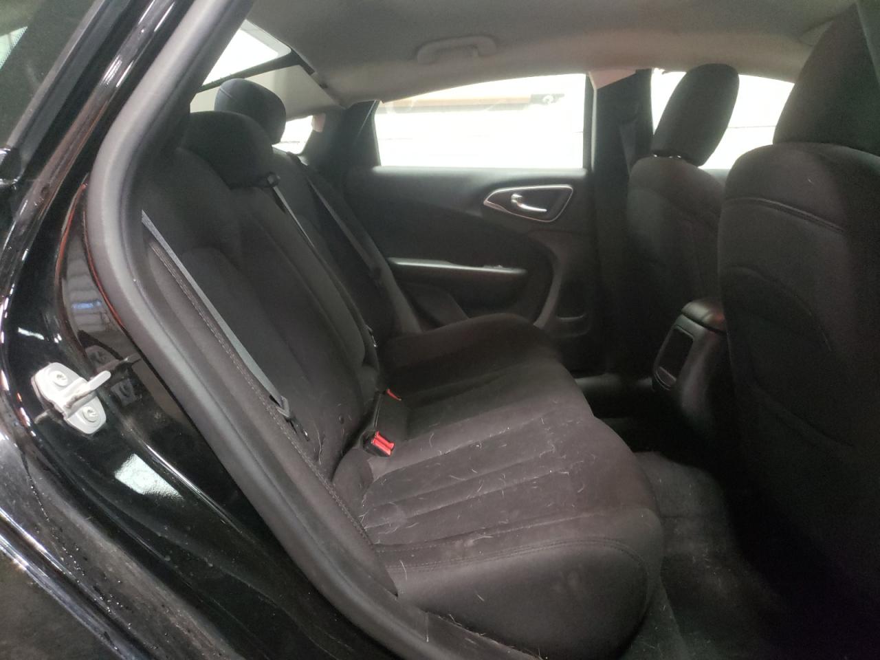 Photo 6 from auction – 2015 CHRYSLER 200 LIMITE with VIN 1C3CCCAB2FN723497