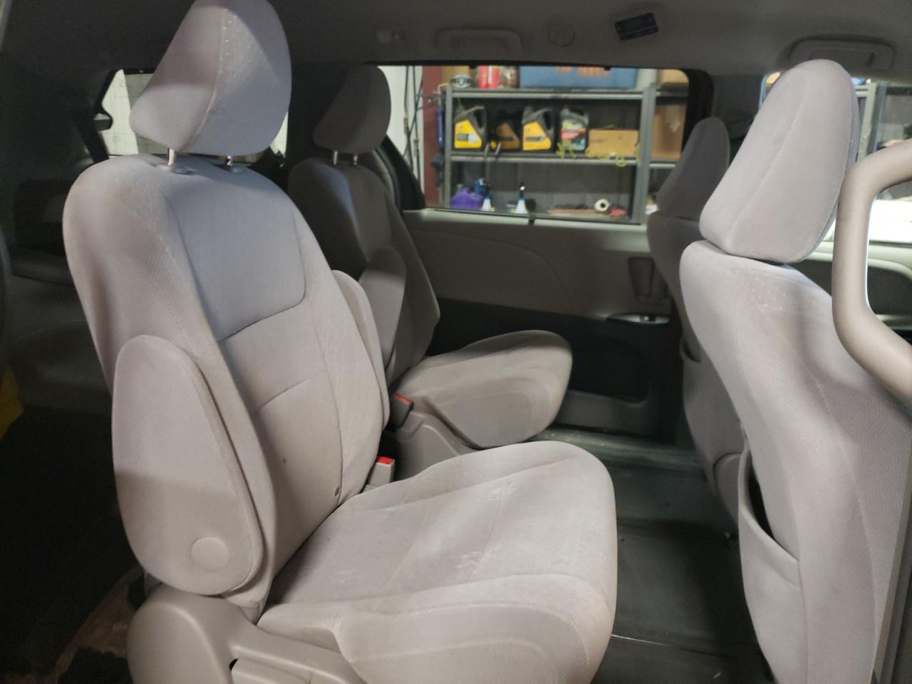 Photo 6 from auction – 2017 TOYOTA SIENNA LE with VIN 5TDJZ3DC7HS148963